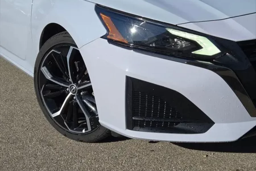 2023 Nissan Altima SR FWD