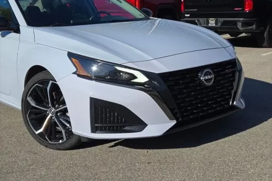 2023 Nissan Altima SR FWD