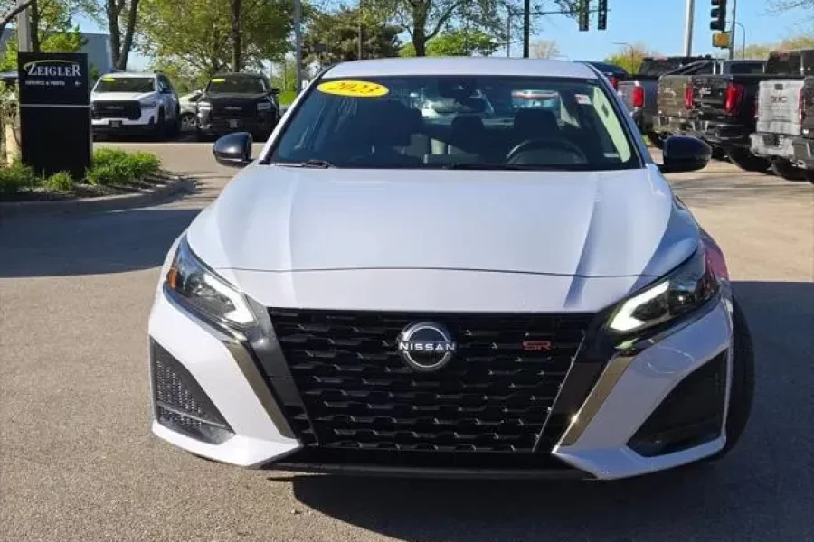 2023 Nissan Altima SR FWD