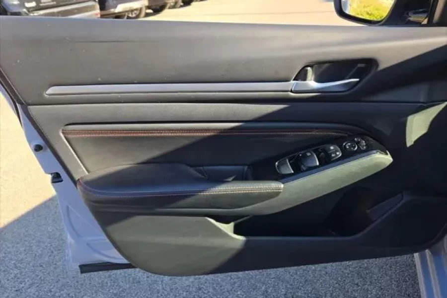 2023 Nissan Altima SR FWD
